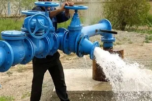حمایت ۱۰۲ استاد دانشگاه و کارشناس از مواضع استاندار خوزستان در حوزه آب