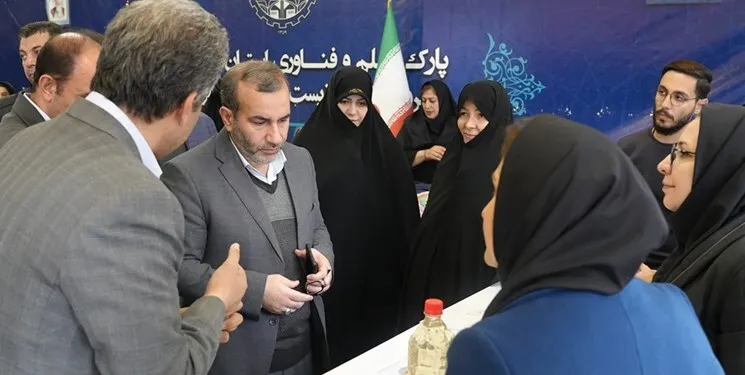 نمایشگاه «رویداد خانواده» فرصتی برای گردآوری بانوان هنرمند
