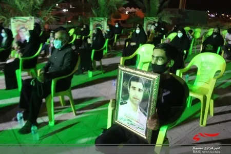 یادواره شهدا دفاع مقدس در جوار قبور شهدای گمنام شهر اهرم برگزار شد