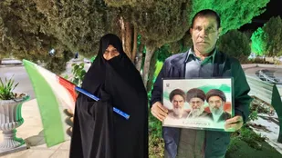 حضور مستمر رمضان اسماعیلی و همسرش حاج معصومه توکلی زوج کوهبنانی در میدان شهدا