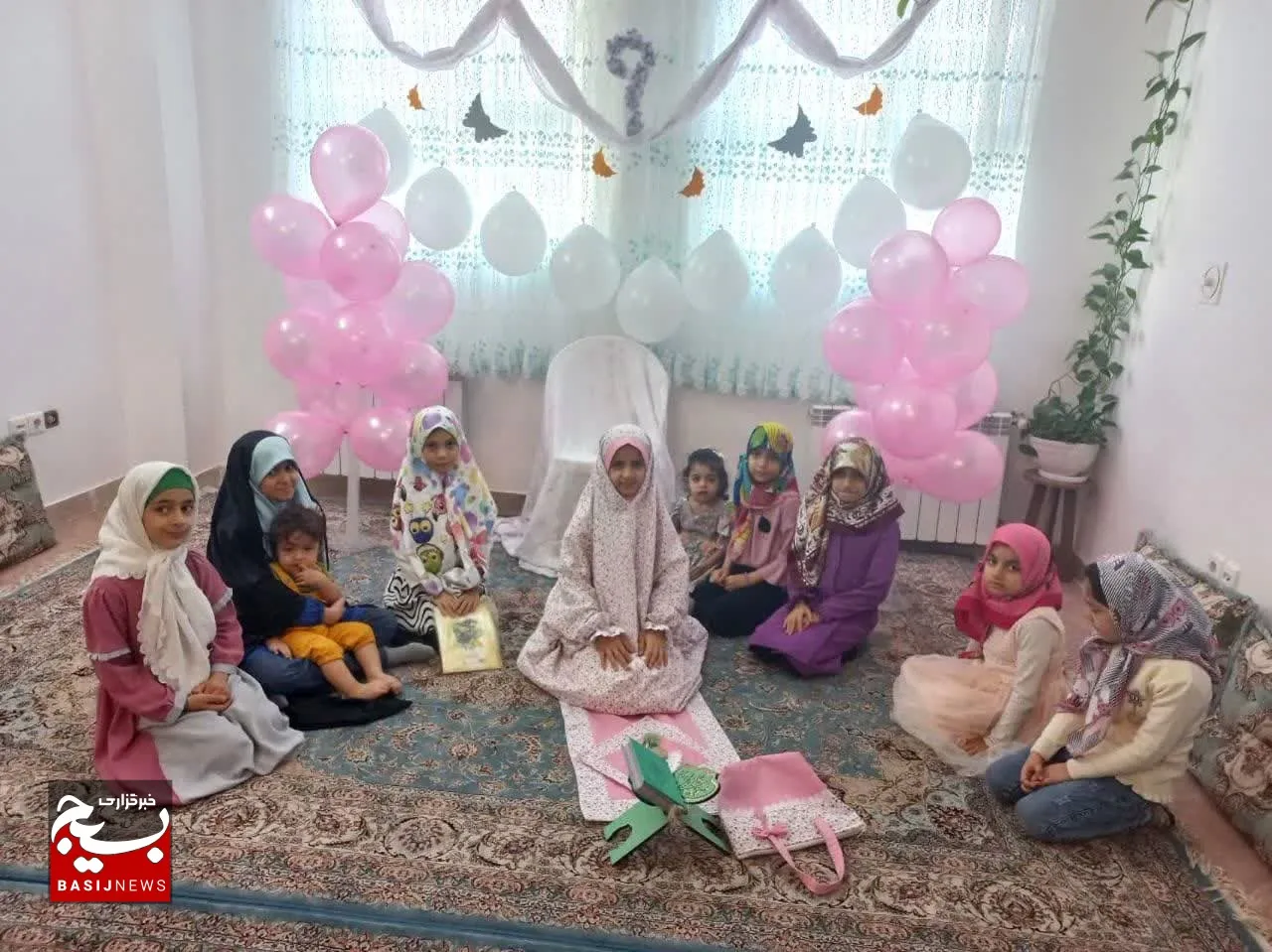 جشن تکلیف دختران بسیجی پایگاه حضرت زینب(س) برگزار شد