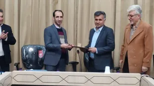 تجلیل وزیر از معاون آموزش متوسطه آموزش و پرورش کهگیلویه وبویراحمد