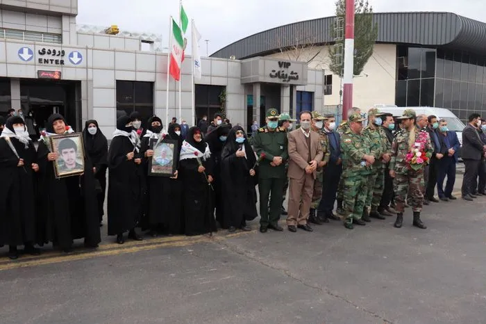 استقبال از مادر شهید حسنی با حضور فرمانده سپاه امیرالمؤمنین (ع) استان ایلام