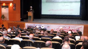 ملت ایران با تکیه بر هویت ملی و دینی در برابر فشارها ایستادگی کرد