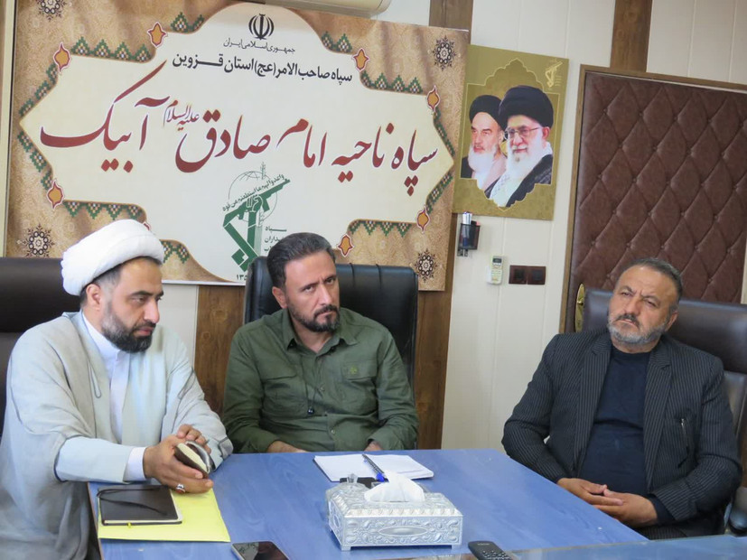 کسانی که دم از صلح می‌زنند به خدا سوءظن دارند.