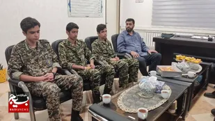 دیدار نوجوانان مسجدسیدالشهدا(ع) با فرمانده ناحیه مقاومت بسیج اراک