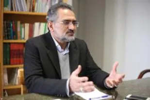 برخی هنرمندان تازه به دوران رسیده تا مشهور شدند، مقابل نظام قرار گرفتند