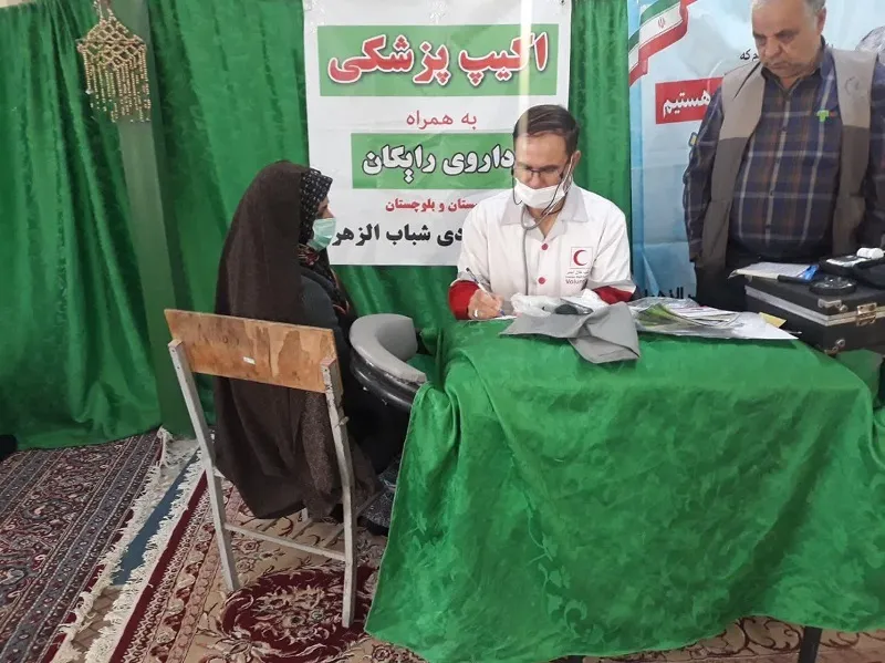 ویزیت بیش از 4 هزار و 200 بیمار توسط تیم پزشکی گروه جهادی شباب الزهرا (س) ناحیه مقاومت بسیج امام رضا (علیه السلام)