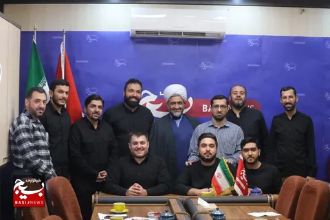 بازدید مسئول نمایندگی ولی فقیه در سازمان بسیج مستضعفین از خبرگزاری بسیج در آستانه روز خبرنگار