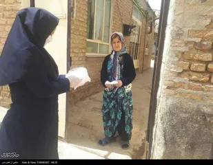 توزیع ماسک و مواد ضدعفونی در مناطق محروم توسط معلمان و اعضای کانون بسیج فرهنگیان بوکان