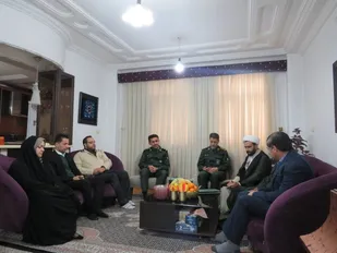 تجلیل فرمانده سپاه ناحیه بویراحمد و بسیج رسانه استان از خانواده تنها شهید رسانه ای استان + ( تصاویر)