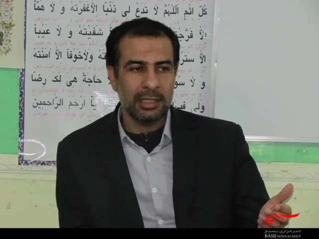 امام خمینی(ره) به ما استقلال وهویت بخشید