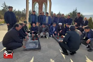 غبارروبی و عطرافشانی گلزار شهدای شهر زنگنه و روستای پیروز ملایر