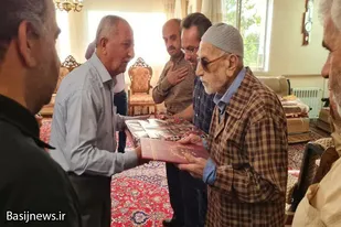 دیدار جمعی از مسئولین اتاق اصناف همدان با خانواده شهید &laquo;مجید عظیمی&raquo;