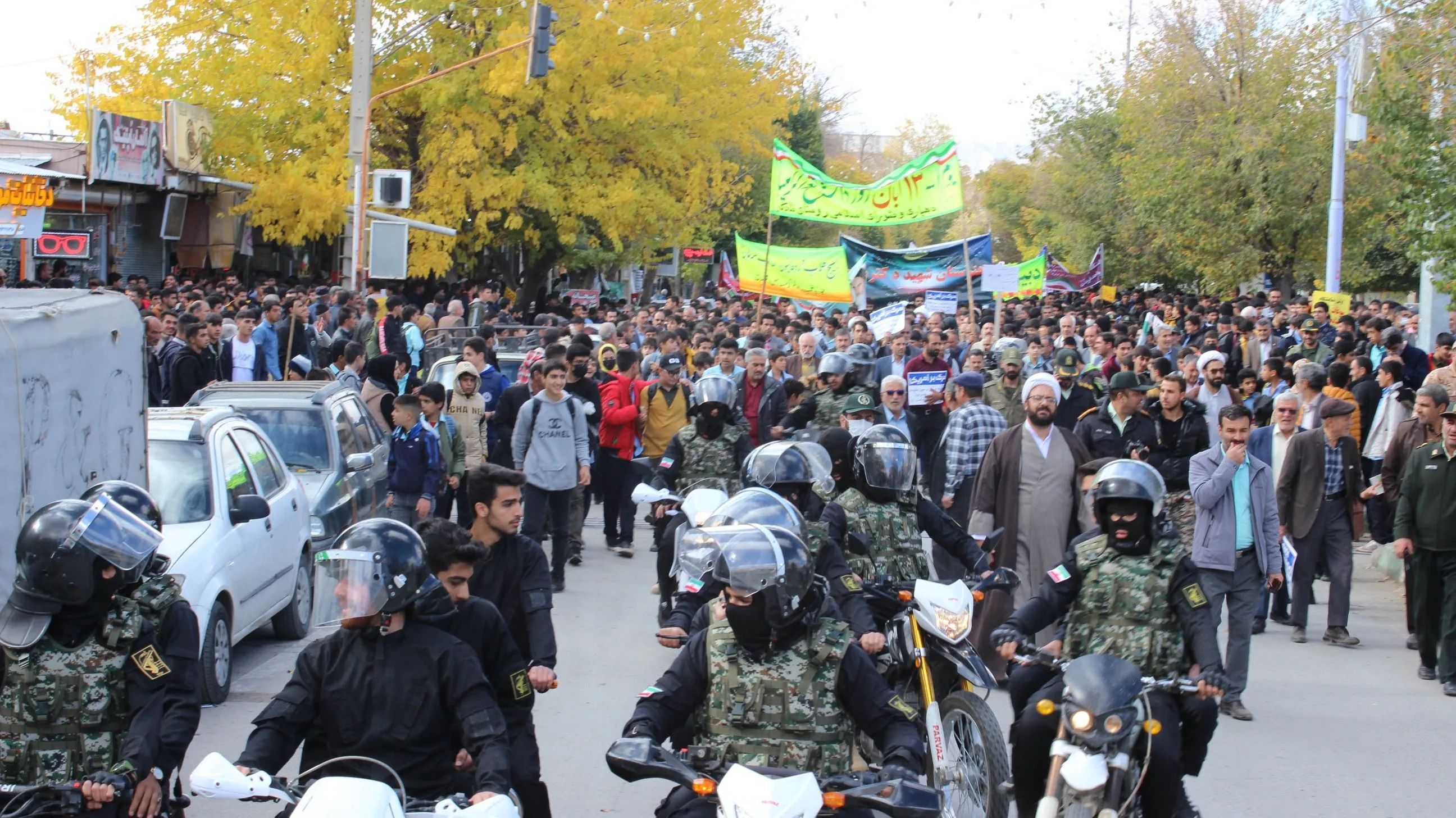 سیل خروشان جوانان و نوجوانان فریدنی در روز مبارزه با استکبار جهانی