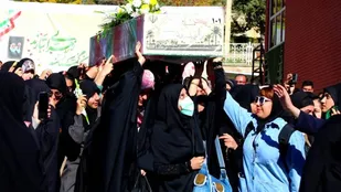 استقبال دانشجویان دانشگاه های کهگیلویه و بویراحمد از شهدای گمنام (+ تصاویر)