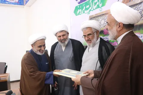 مراسم تقدیر از دست‌اندرکاران راهیان پیشرفت طلاب و روحانیون بسیجی در هرمزگان برگزار شد