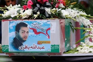 مسئولین سپاه تهران با خانواده شهید باقری دیدار کردند