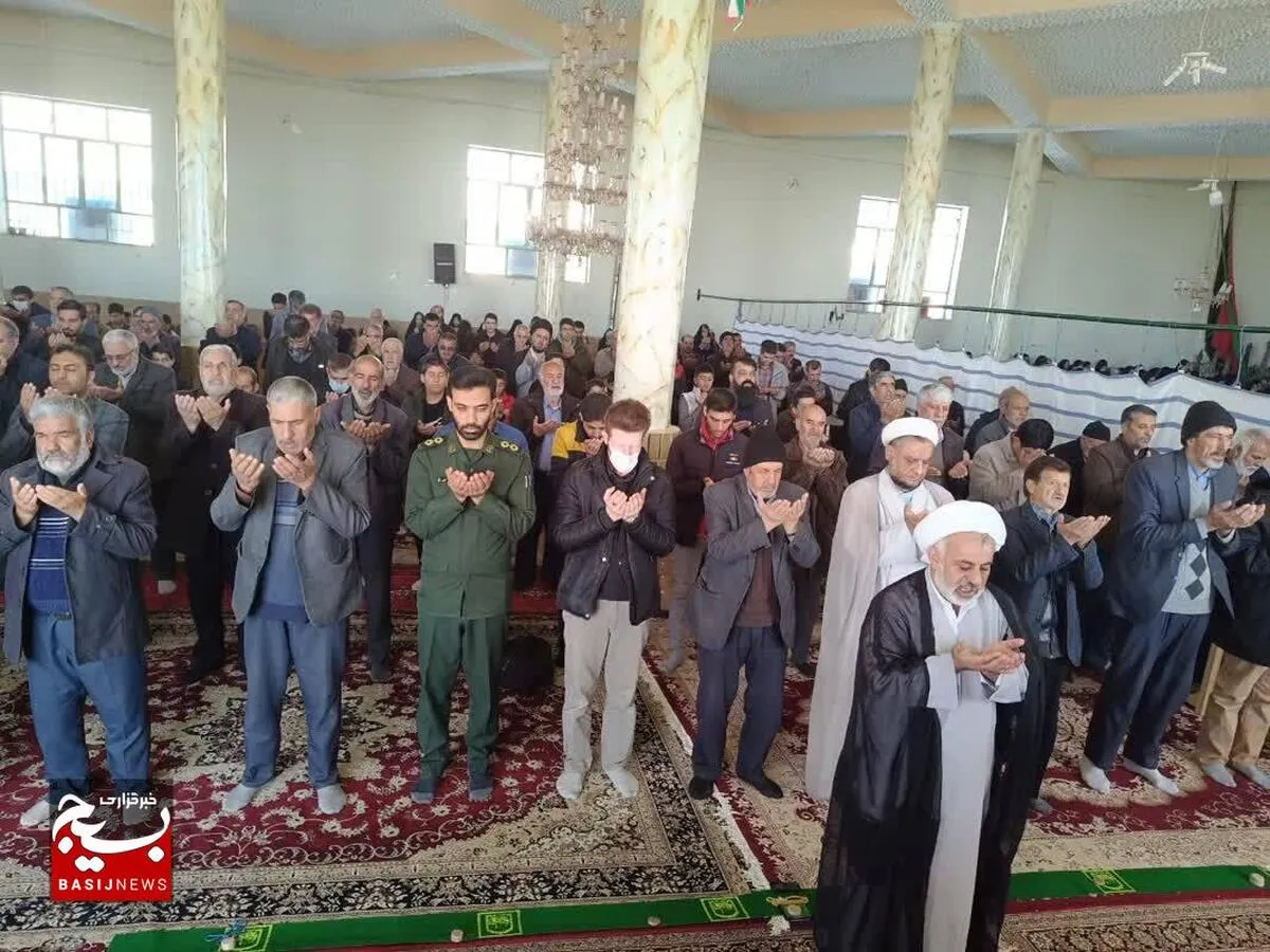 حضور با شکوه در نماز عبادی سیاسی جمعه وردنجان