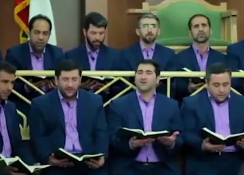 فیلم/ همخوانی سوره احزاب کاری از گروه محمد رسول الله (ص)