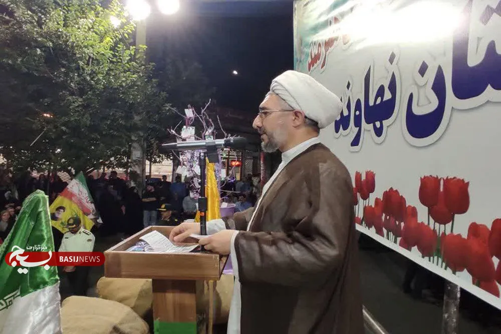 متعهد در خط مقدم دفاع از ارزش‌ها ایستاده‌اند