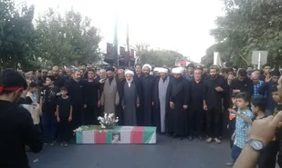 پیکر شهید دفاع مقدس حیدر علی فتوحی واقع در شهرستان خمینی شهر تشییع شد