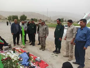 ادای احترام فرمانده تیپ ۴۸ فتح به مقام شهید نوید موسوی/ سردار حکمتیان: شهید موسوی با خدا معامله کرد +(تصاویر )