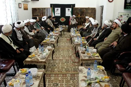 ائمه جمعه در استان وحدت‌آفرین باشند