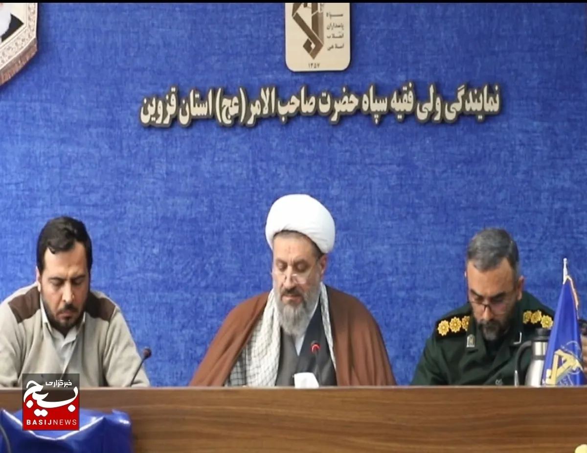 کسی که تخصصی در مسوولیت ندارد نااهل است