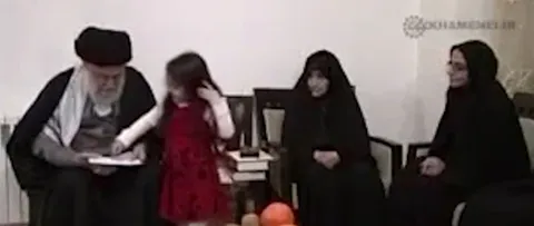 فیلم/ تصويری كه آرميتا برای رهبرانقلاب از روز حادثه ترور پدرش نقاشی كرد