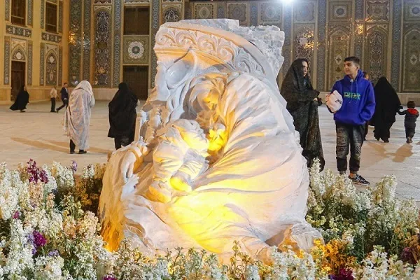 نصب المان «مادر و کودک شهید» در حرم شاهچراغ (ع)