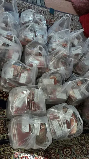 اهدا بسته های معیشتی به خانواده های نیازمند شاهکویی های مقیم شاهرود