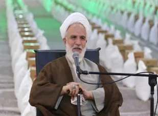 اساتید، بینش سیاسی و روحیه مطالبه گری را در حوزه تقویت کنند