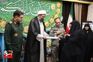 تجلیل از خانواده شهیدان فرهادی و فعالان پدافند هوایی در نماز جمعه همدان