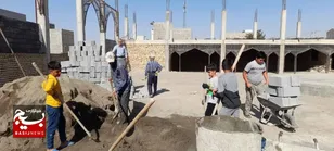  جهادگران بسیج شهدای باورس در سازندگی حسینیه روستا پیشگام شدند