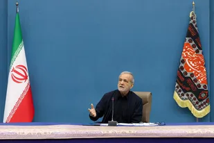 تاکید پزشکیان بر استفاده از نیروهای بومی در اجرای پروژه&zwnj;ها/ مدیر پروازی به درد نمی&zwnj;خورد