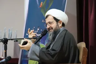 شیطان همه کارش گمراه کردن انسانهاست/ به فرزندانمان بیاموزیم به فضای مجازی اعتماد نکنند