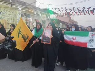 طوفان زینبیون در سوسنگرد / بانوان مجاهد با شعار "مرگ بر اسرائیل" حماسه&zwnj;ی عاشورا و مقاومت را زنده کردند