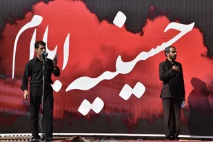 اجتماع بزرگ عاشورائیان در میدان ۲۲ بهمن ایلام و اقامه نماز ظهر عاشورا
