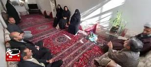 دیدار مسئولین فرهنگی شاهرود با خانواده شهید موسوی در شاهرود+ عکس