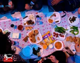 ضیافت افطار زندانیان در کنار خانواده&zwnj;هایشان در زندان مرکزی اهواز