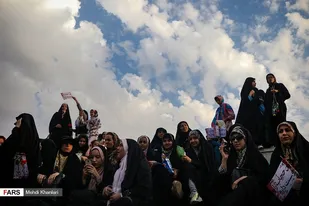 اجتماع بزرگ بانوان در کنار دریاچه خلیج فارس