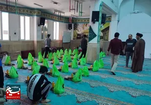 توزیع ۵٠ بسته معیشتی توسط مرکز نیکوکاری مسجد امام حسین(ع)