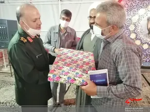 فرمانده سپاه حضرت صاحب الزمان(عج) از خانواده شهید محسن حججی تقدیر و تکریم به عمل آورد.