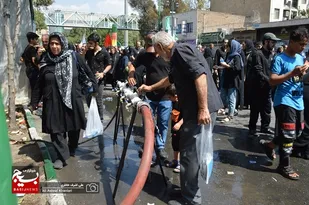 خدمت رسانی آبفای منطقه۶تهران با استقرار ۷۰ایستگاه آبخوری در مسیر راهپیمایی جاماندگان اربعین