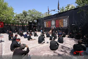 عزاداری هیئت رزمندگان اسلام در روز تاسوعا در محوطه حیاط کانون بسیج اراک