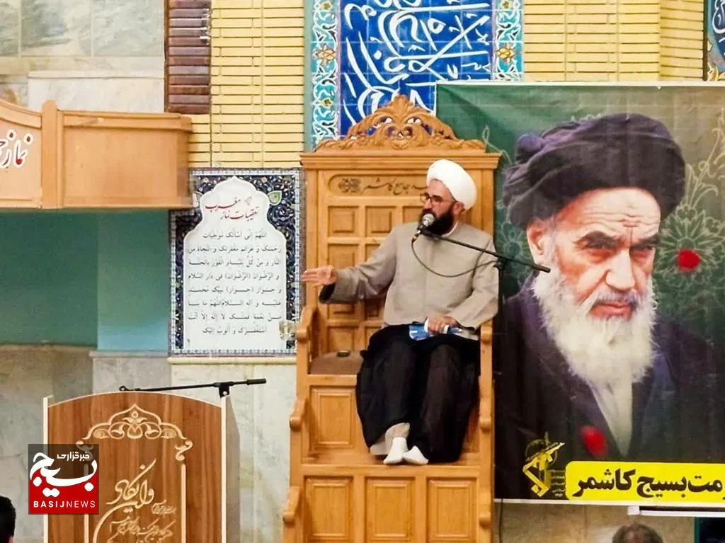 عزت ملت ایران مرهون عمل به قرآن در مکتب امام است