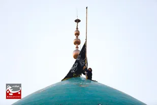 آیین تعویض پرچم گنبد آستان مقدس حضرت موسی مبرقع(ع)