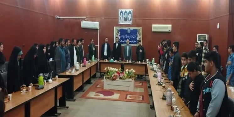 جوانان با ارائه ایده‌های نو در انتخابات نقش‌آفرینی کنند