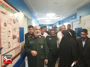 عیادت فرمانده کل سپاه و معاون هماهنگ کننده سازمان بسیج مستضعفین از مجروحان انفجار تروریستی کرمان